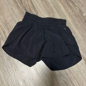 Lululemon Tracker Short ‘4